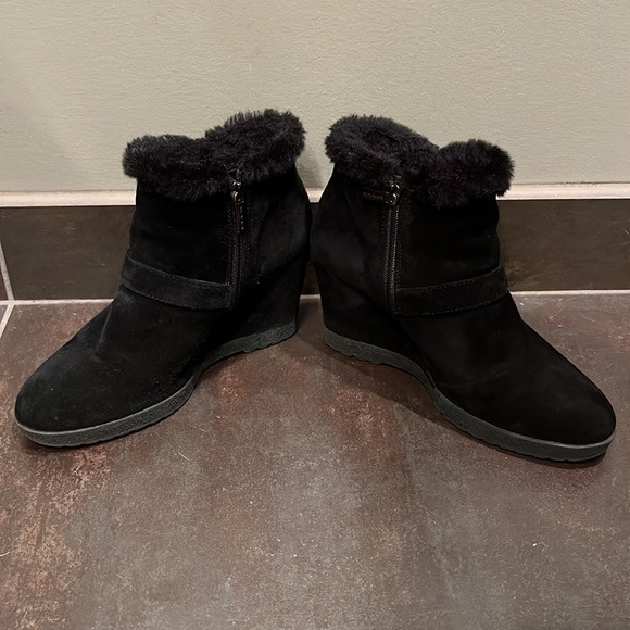 Aquatilia Women’s size 40 or USA 9 Waterproof suede black bootie - Picture 3 of 5